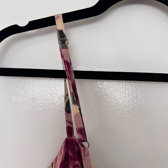 Stone Cold Fox 100% Silk Floral Crop Top - Picture 5 of 6